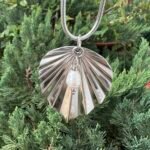 chain_grace_leaves_ibis_raquel